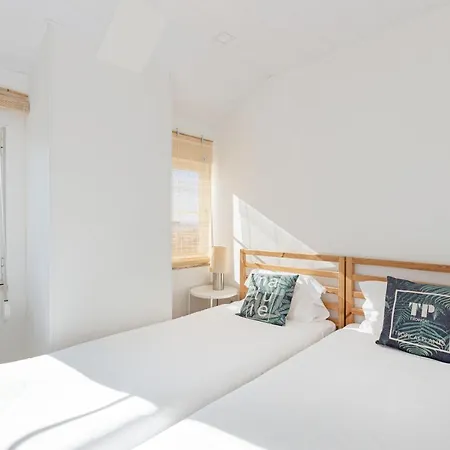 Daire Amazing Views From Terrace 2bed In Ajuda Sleeps 6 Lisboa