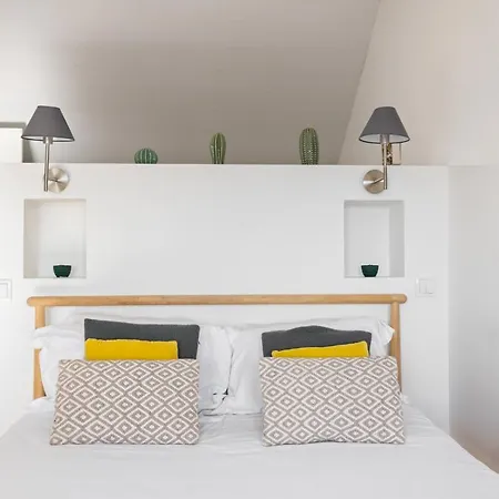 Daire Amazing Views From Terrace 2bed In Ajuda Sleeps 6 *